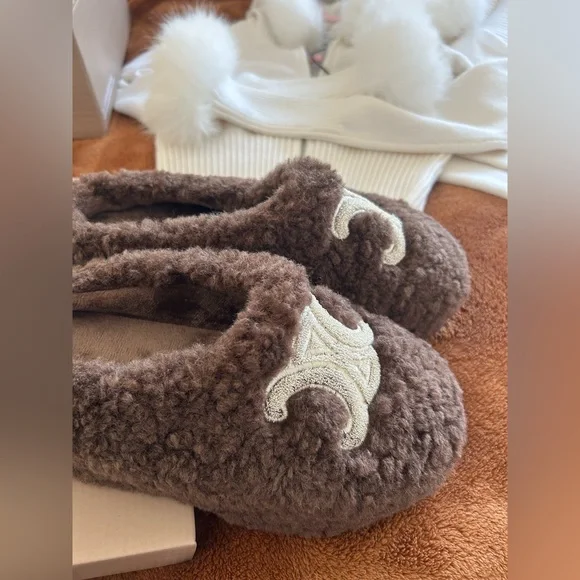 LAST Pair! NWT Round Toe Chic Plush Faux Fur Cozy Shearling Slippers - Picture 3 of 7
